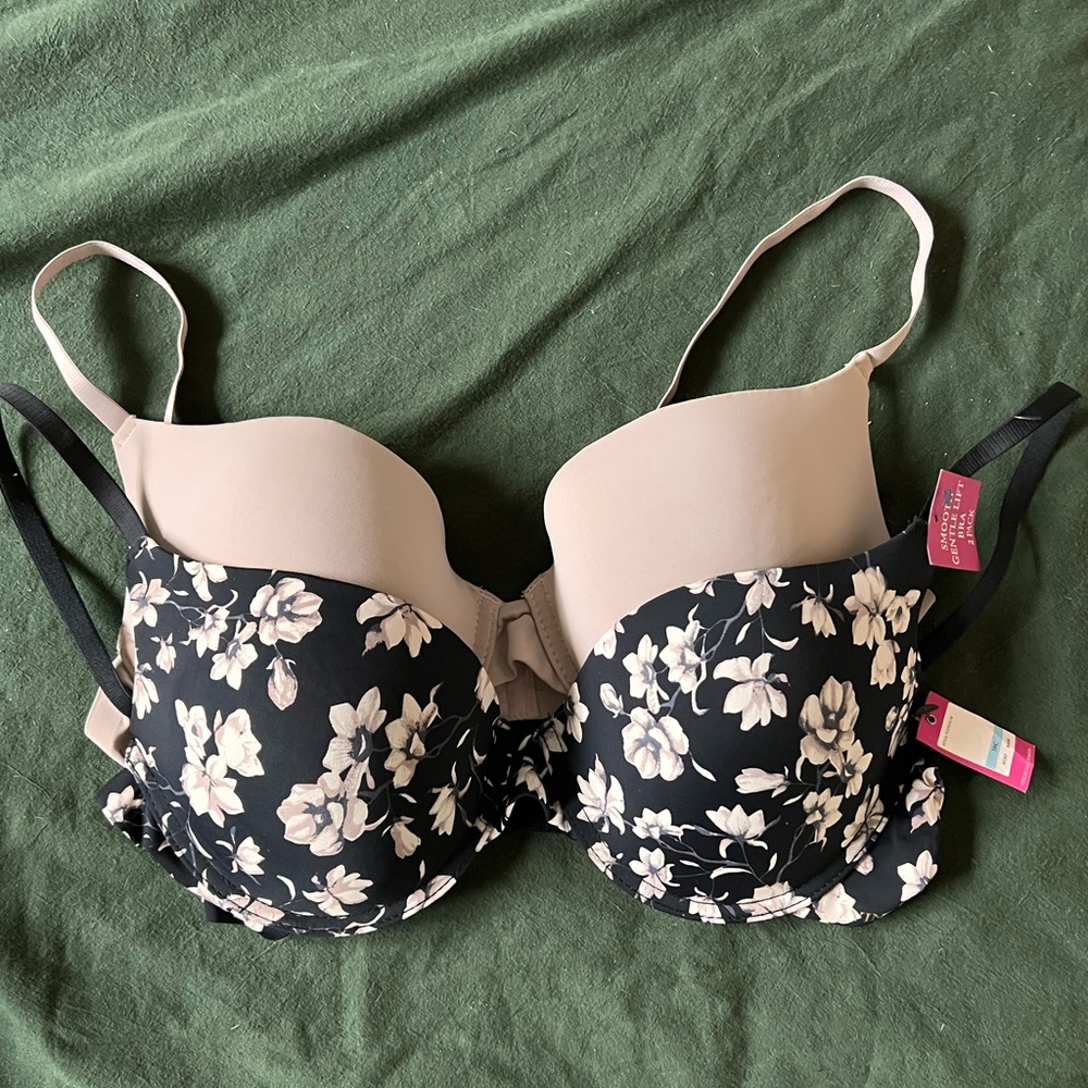 NWT Vince Camuto bras